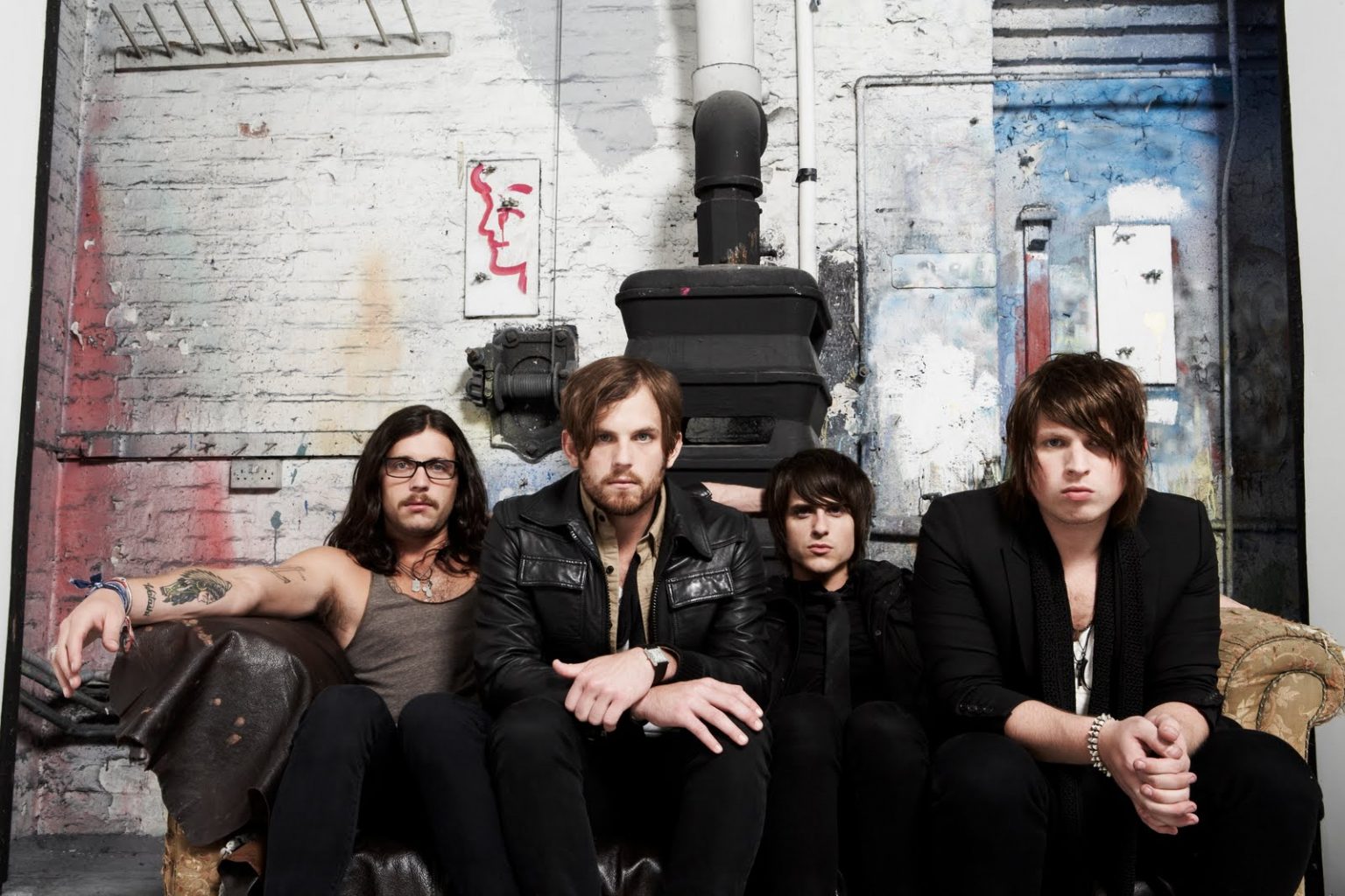 Kings of Leon estrenan su video "Beautiful War"