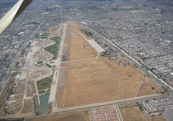 Hangares del ex aeropuerto Los Cerrillos