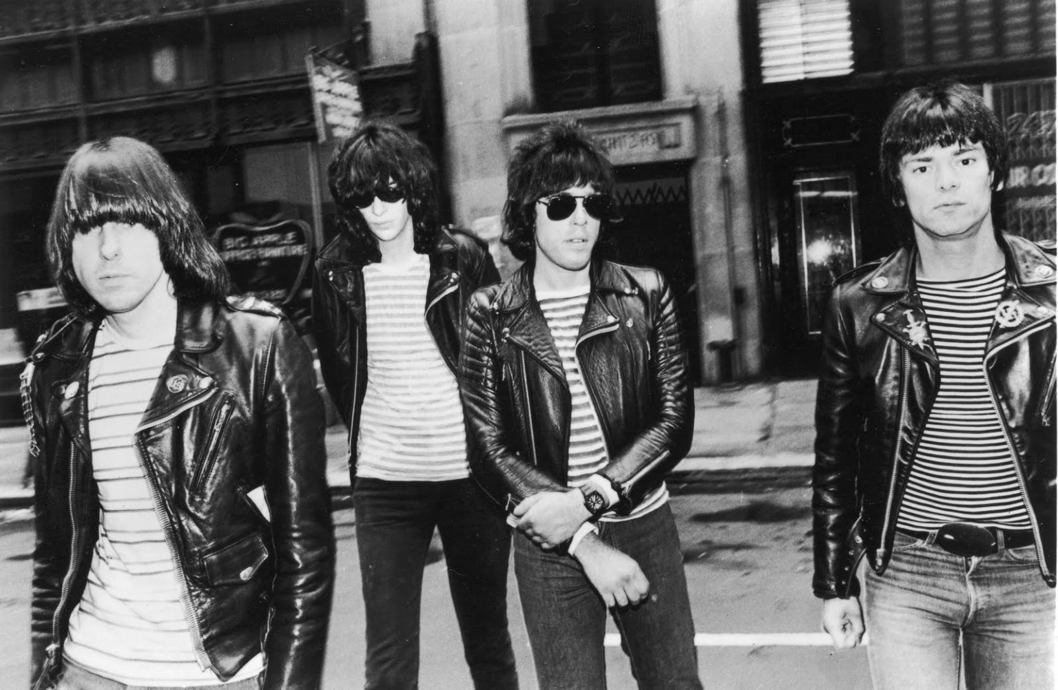 Si sos fanático de los Ramones, vas a querer tener este libro