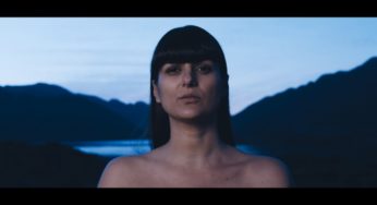 Ríos, montañas y bailarinas en el nuevo video de Mariana Päraway:"Verne y el faro"