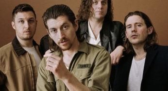 Arctic Monkeys tocó"Mardy Bum" por primera vez en 4 años: Mirá el video