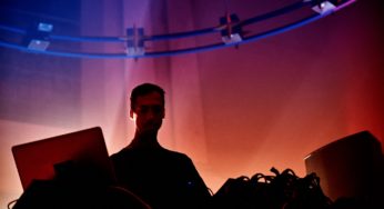 Tim Hecker anuncia su noveno disco, Konoyo, y comparte el primer adelanto