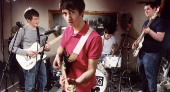 Arctic Monkeys tocó una inusual versión de"A Certain Romance"