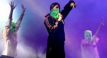 Las Pussy Riot usaron el pañuelo verde en un recital en Colombia