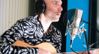 Marcelo Ezquiaga vuelve a sus raíces acústicas en su octavo disco:"Todo lo que nos une"
