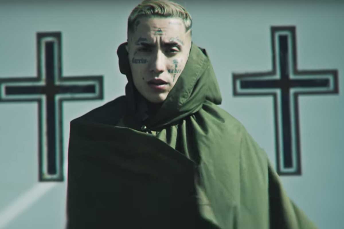 Neo Pistéa va al cementerio en su nuevo video 