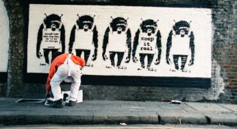 El ex fotógrafo de Banksy compartió fotos del artista en acción