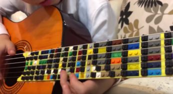 Así suena una guitarra microtonal hecha con Legos