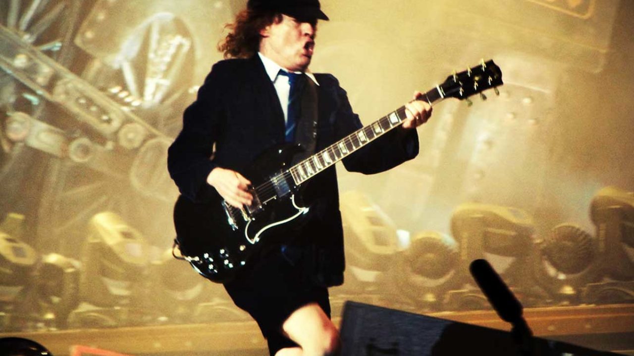 Circular techo Reverberación Angus Young de AC/DC revela por qué solo usa guitarras Gibson