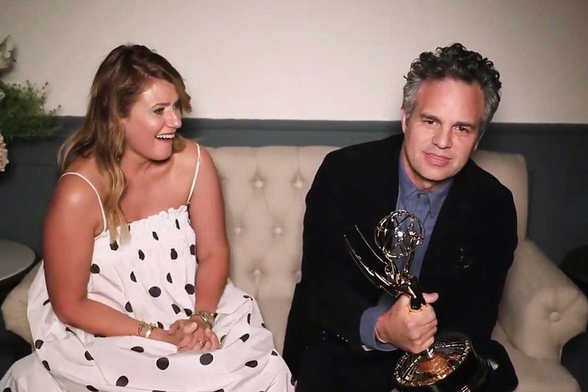 Mark Ruffalo ganó un Emmy y la reacción de su esposa se volvió viral –  Indie Hoy