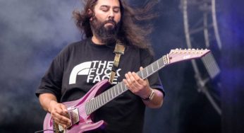 Guitarrista de Deftones se declara terraplanista y antivacunas con polémicas declaraciones