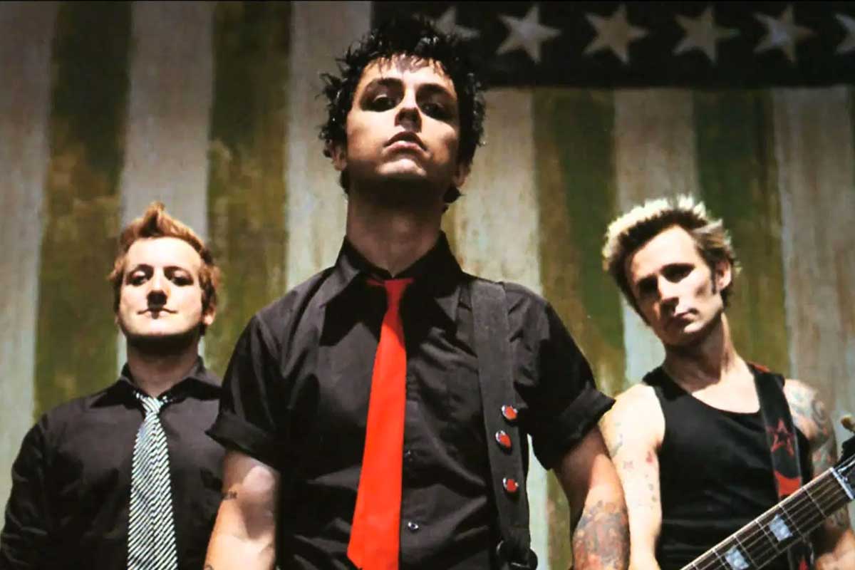 Green Day en el video "American Idiot"