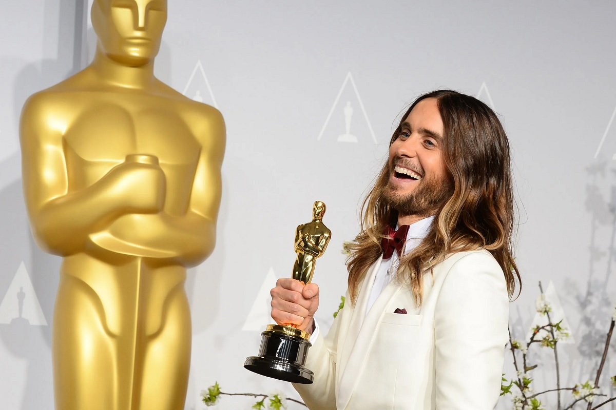 Jared Leto con el Oscar a "Mejor actor secundario"