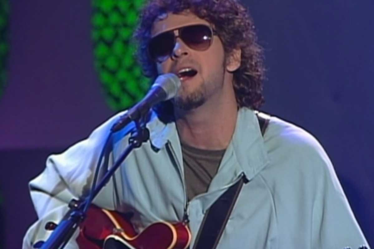 Gustavo Cerati de Soda Stereo en el MTV Unplugged