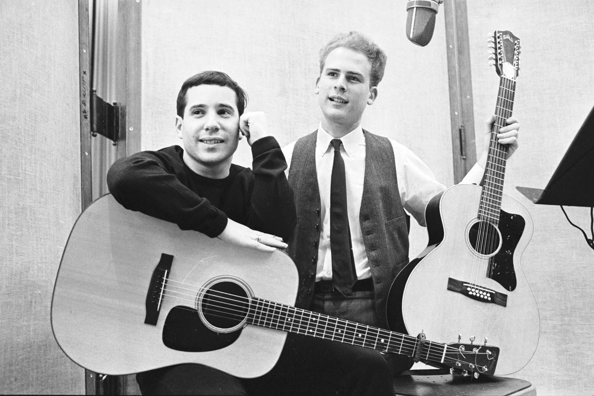 Simon y Garfunkel durante la grabación de The Sound of Silence en 1964