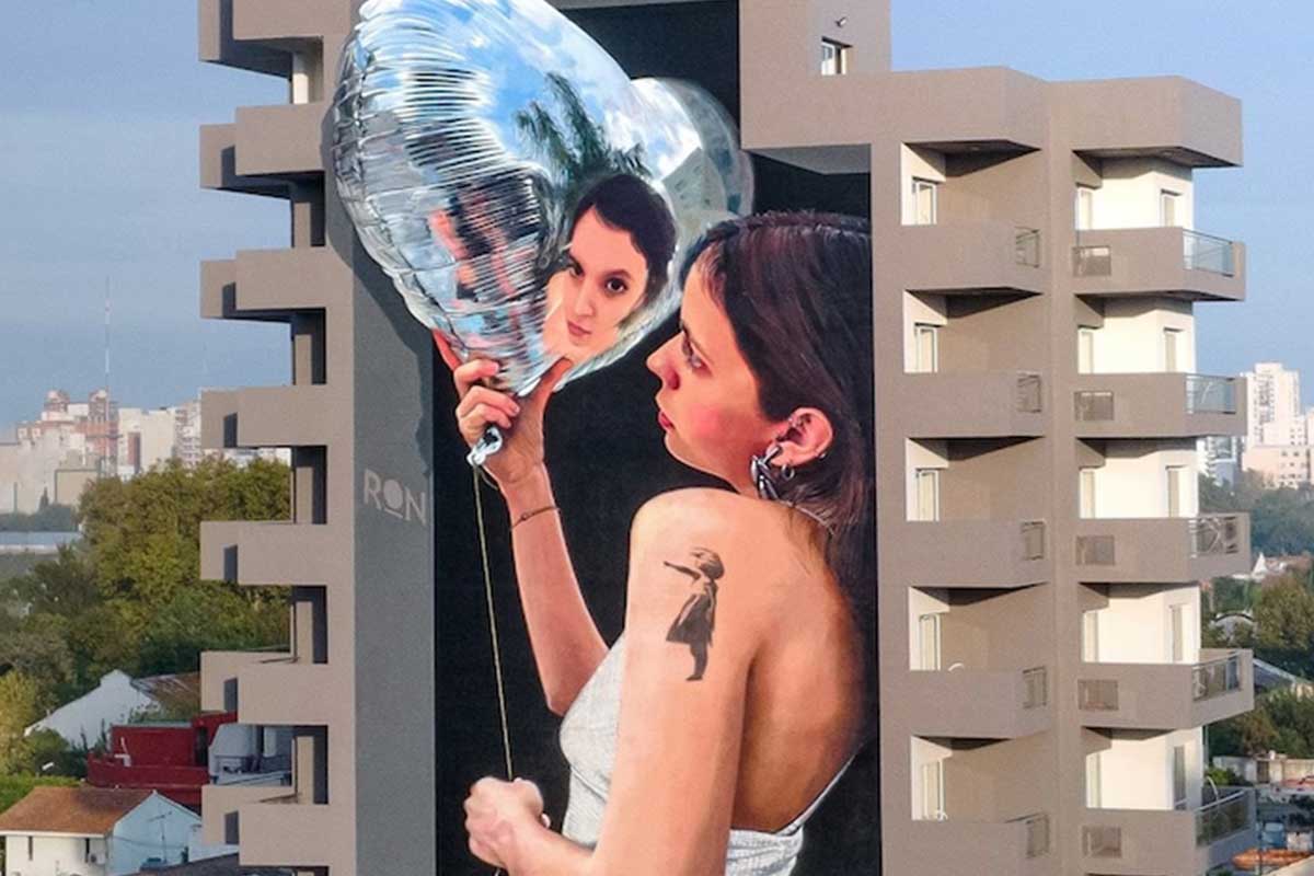 El mural de Martín Ron en un edificio de Bernal, provincia de Buenos Aires
