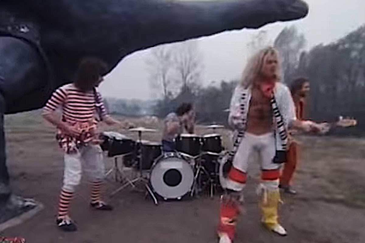 Captura del video"So This Is Love" de Van Halen