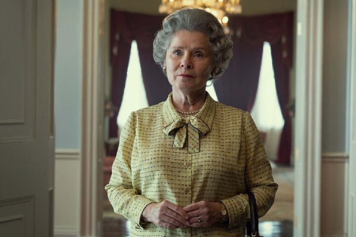 Imelda Staunton como Isabel II en The Crown