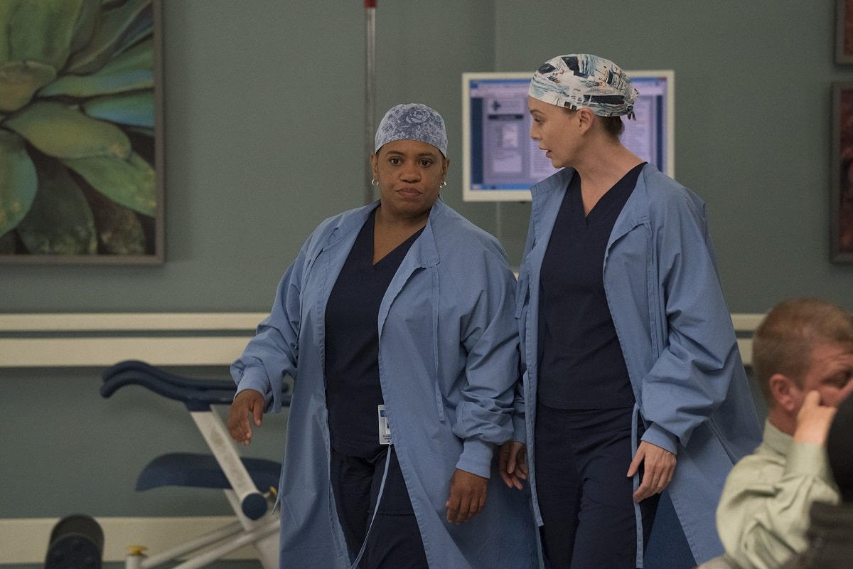 Meredith Grey y su colega Miranda Bailey