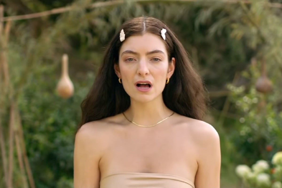 Lorde reflexiona sobre el planeta Tierra en el video de "Fallen Fruit"