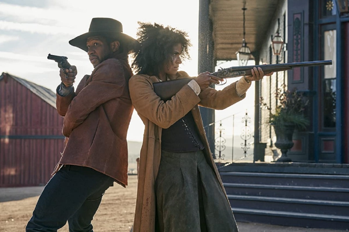 Jonathan Majors y Zazie Beetz en The Harder They Fall (2021)