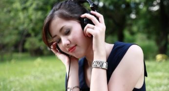 Estudio revela por qué algunas canciones quedan sonando en la cabeza sin parar