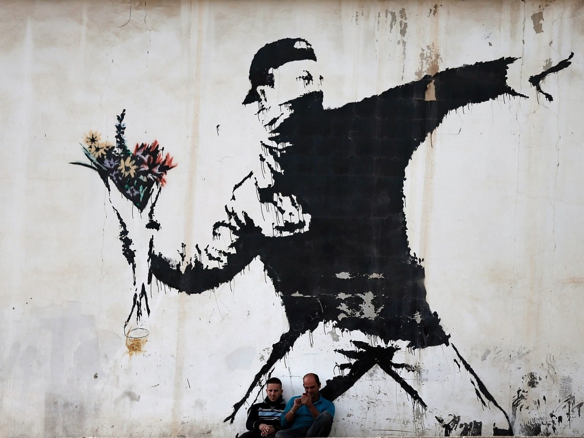 "El amor está en el aire" - Banksy