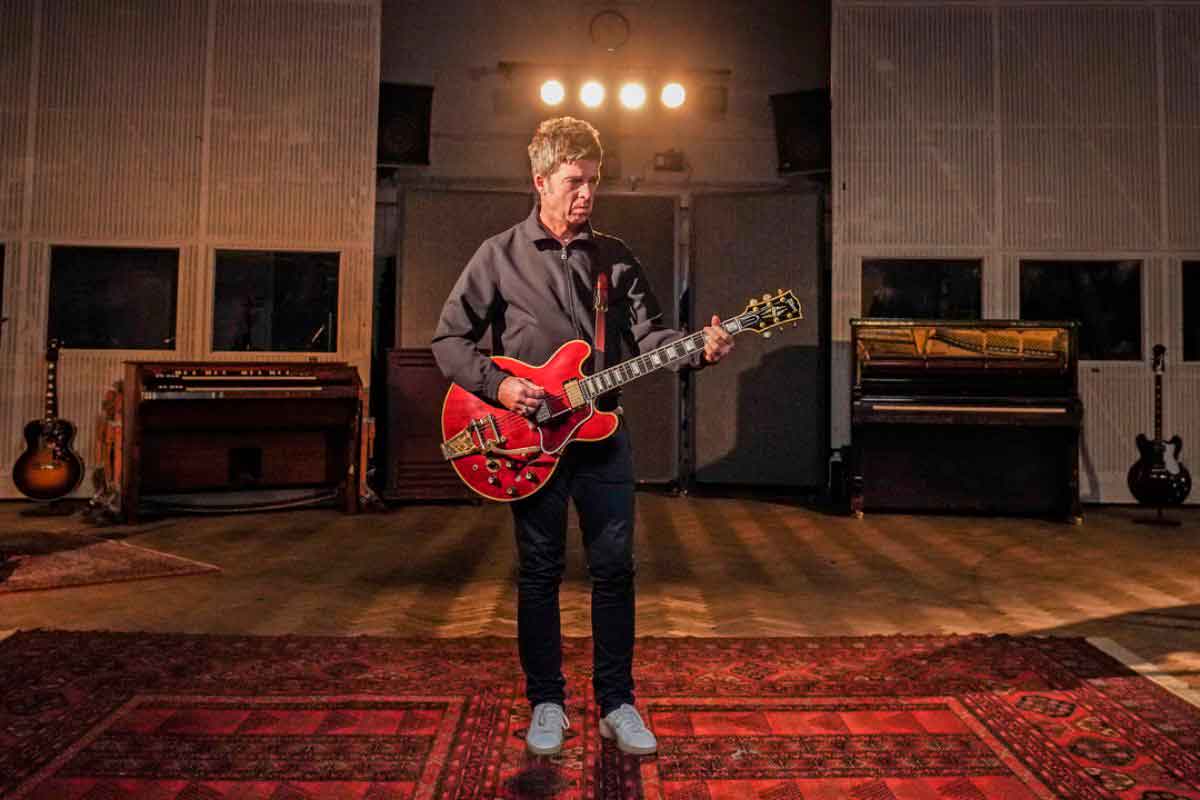 Noel Gallagher con su Gibson ES-335.
