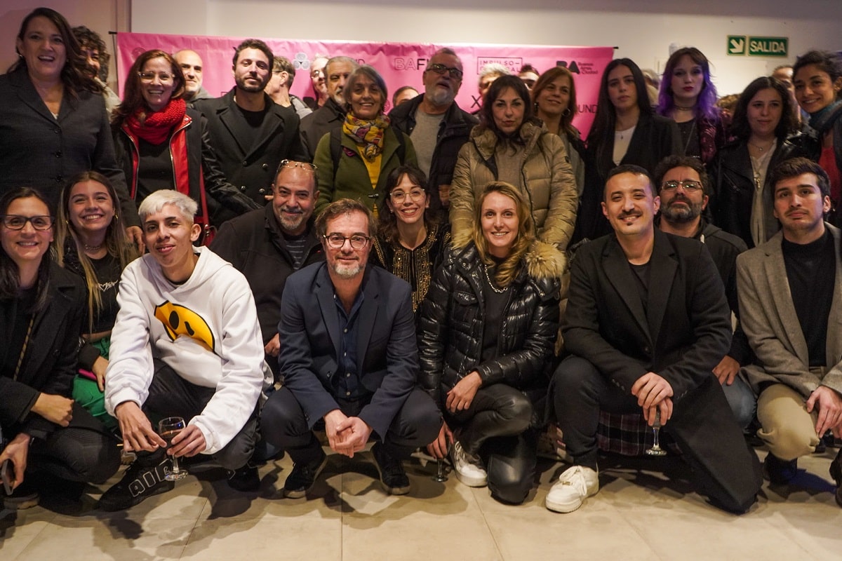 El ministro Enrique Avogadro junto a la directora de Desarrollo Cultural y Creativo, Mora Scillamá; el director BAFIM, Nahuel Carfi, y artistas e integrantes de la industria musical.