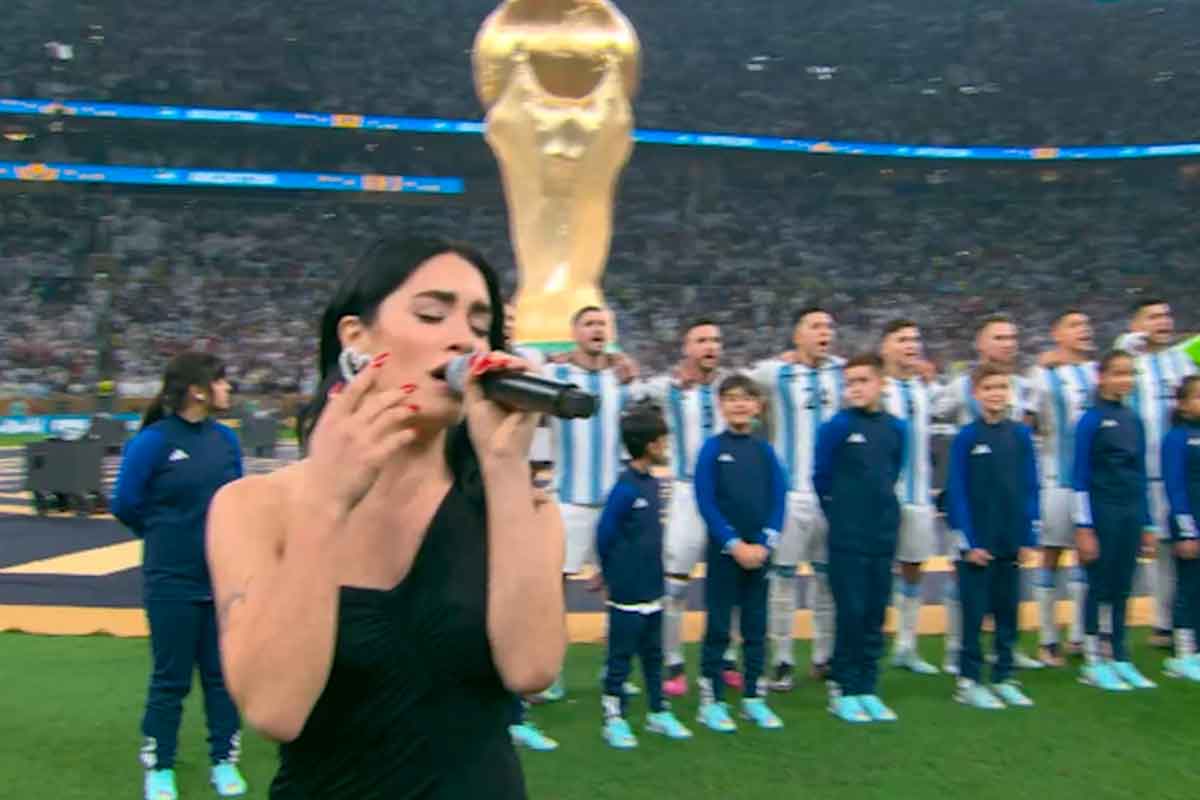 Lali canta el Himno Nacional Argentino en la final de la Copa del Mundo