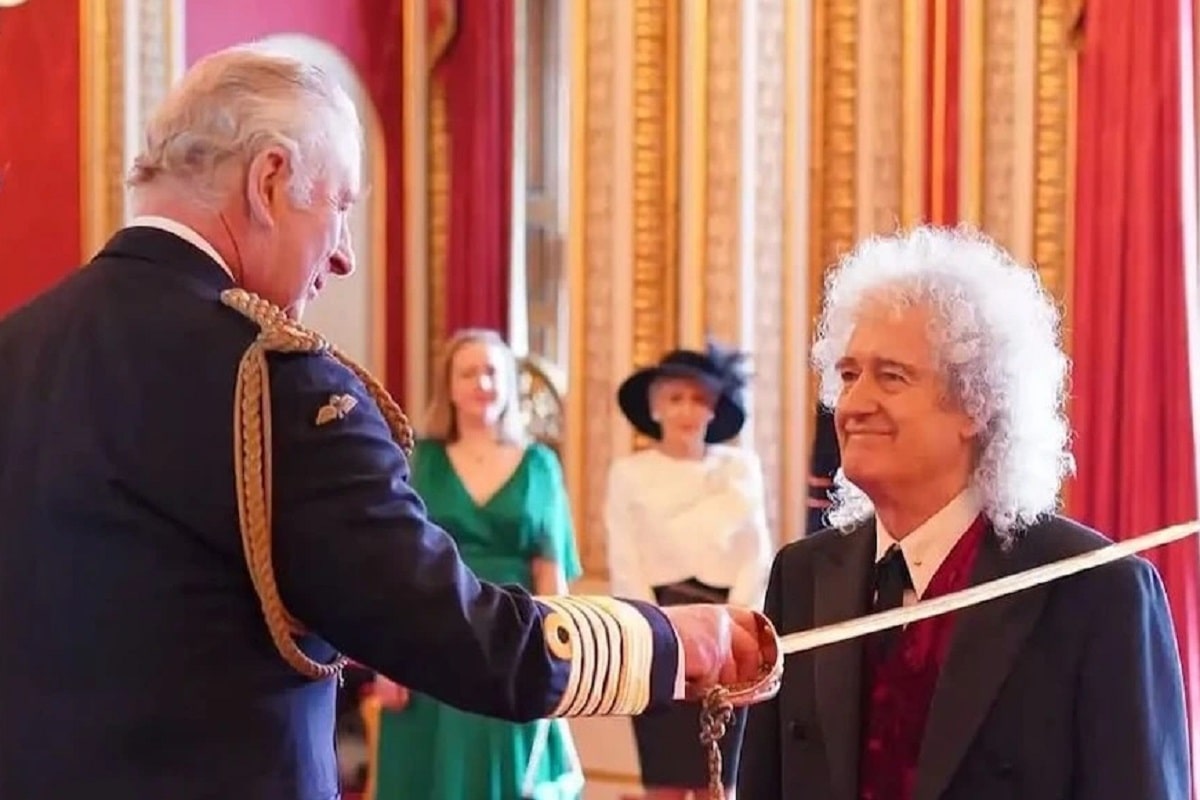 Brian May es nombrado Caballero por el Rey Carlos III