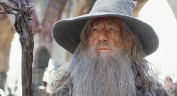 Fan vestido de Gandalf se encuentra sorpresivamente con Ian McKellen y su reacción se vuelve viral