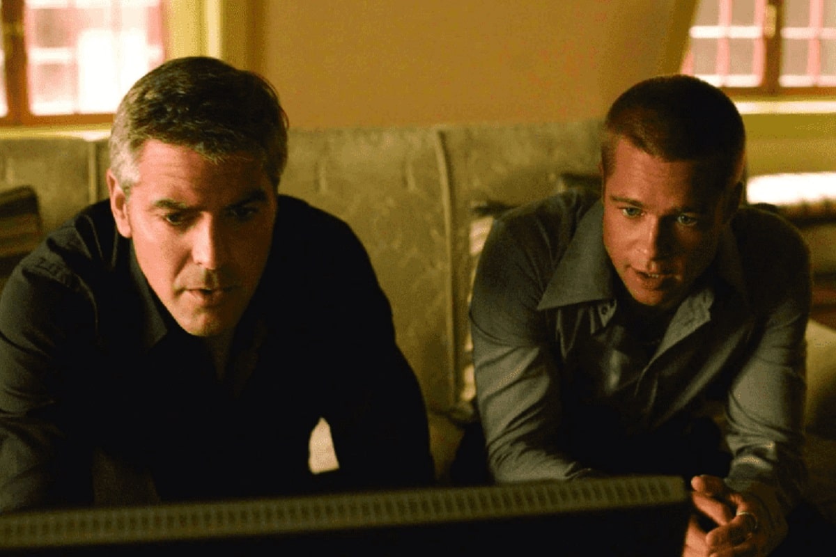 Brad Pitt y George Clooney en Ocean's Twelve: Uno más entra en juego (2004)