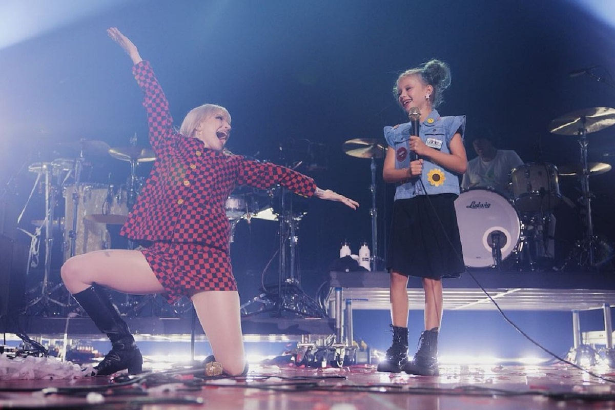 Paramore canta "Misery Business" con una niña de 9 años y los fans enloquecen