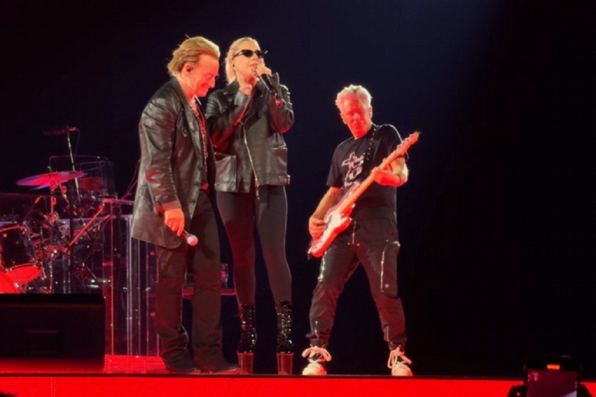 Lady Gaga se une a U2 para tocar "Shallow"