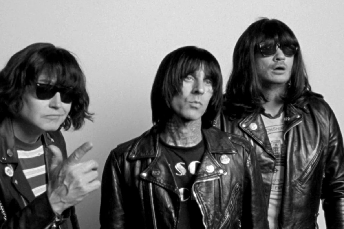 Blink-182 homenajea a Ramones en el video de "Dance With Me"