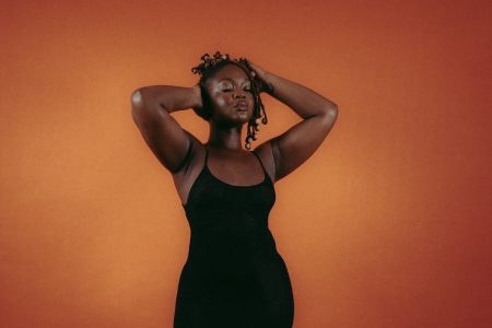4 artistas británicos para conocer este mes: Lizzie Berchie, Overmono y más Lizzie Berchie