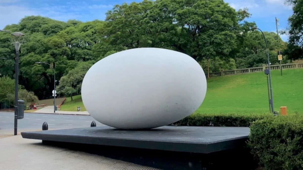 Huevo en Plaza San Martín