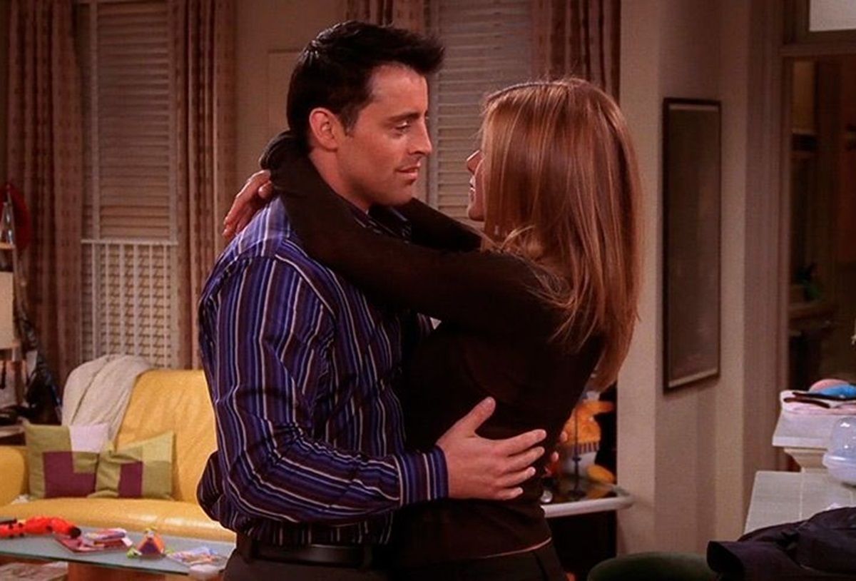 Joey y Rachel abrazados