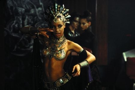 5 bandas sonoras realmente malas La reina de los condenados (2002)