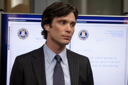 Cillian Murphy vestido con traje y corbata