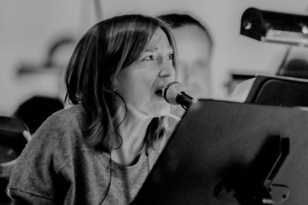 Beth Gibbons cantando
