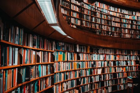 Librerías españolas retiran una novela por tener una tapa creada con Inteligencia Artificial librería