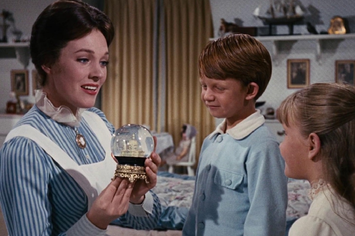 Julie Andrews, Karen Dotrice y Matthew Garber en Mary Poppins (1964)