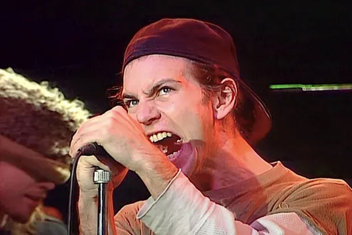 Eddie Vedder cantando en 1992