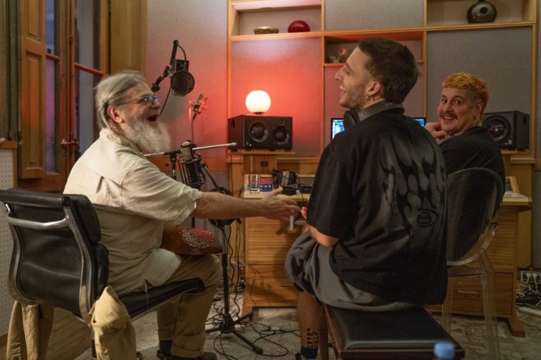 Gustavo Santaolalla, Wos y Evlay