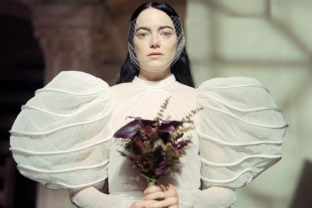 Emma Stone vestida de novia en Pobres criaturas