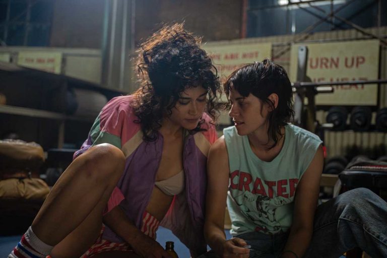 Katy O'Brian y Kristen Stewart en Amor, mentiras y sangre - Foto: Gentileza de prensa