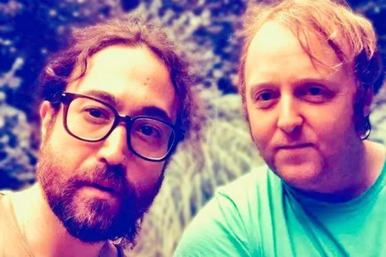 Sean Ono Lennon y James McCartney