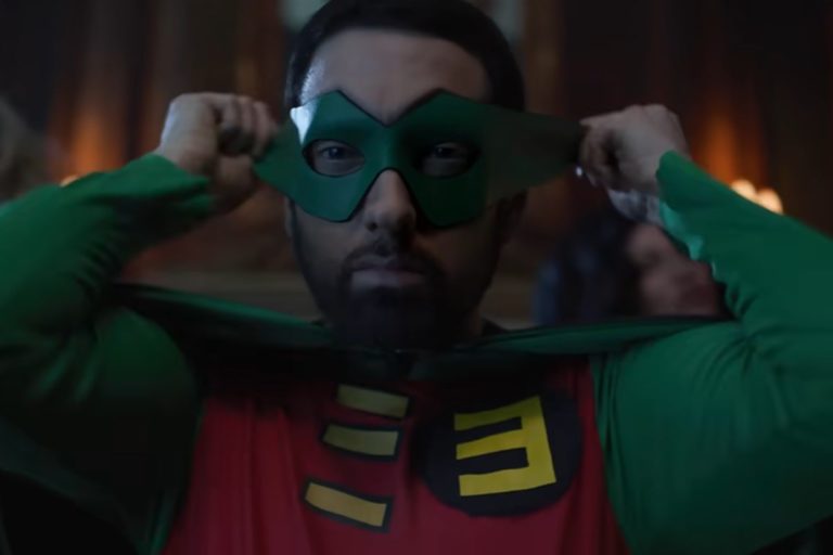 Eminem en el video de"Houdini"